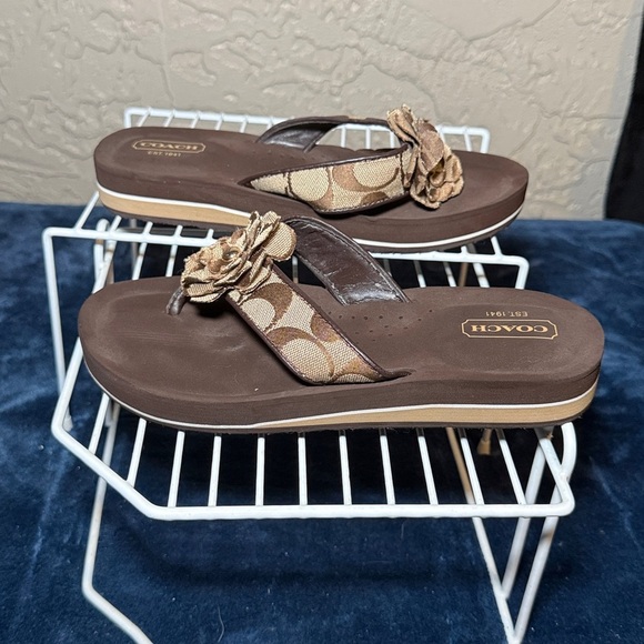 Coach Signature Jillian Flower Thong Sandals Size 6B Floral Flip Flops Slides - Picture 2 of 8